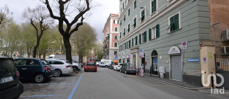 Negozio / locale commerciale di 45 m² in Genova (16142)