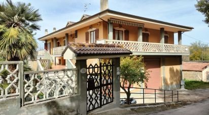 Casa indipendente / Villa 5 locali di 300 m² in Elice (65010)
