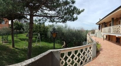 Casa indipendente / Villa 5 locali di 300 m² in Elice (65010)