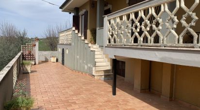 Casa indipendente / Villa 5 locali di 300 m² in Elice (65010)
