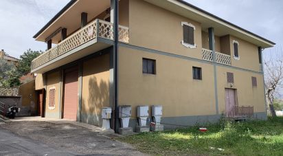Casa indipendente / Villa 5 locali di 300 m² in Elice (65010)