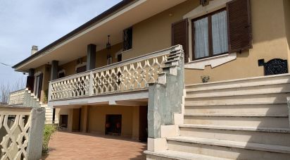 Casa indipendente / Villa 5 locali di 300 m² in Elice (65010)