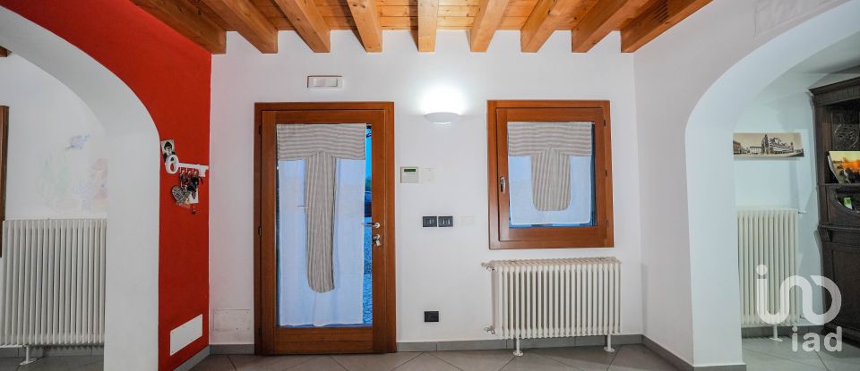 Town house 9 rooms of 235 m² in Castions di Strada (33050)
