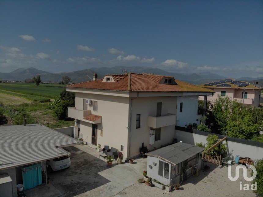 Rustico 8 locali di 158 m² in Pontinia (04014)