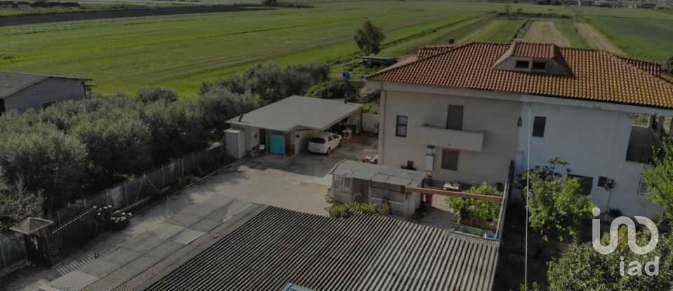 Rustico 8 locali di 158 m² in Pontinia (04014)