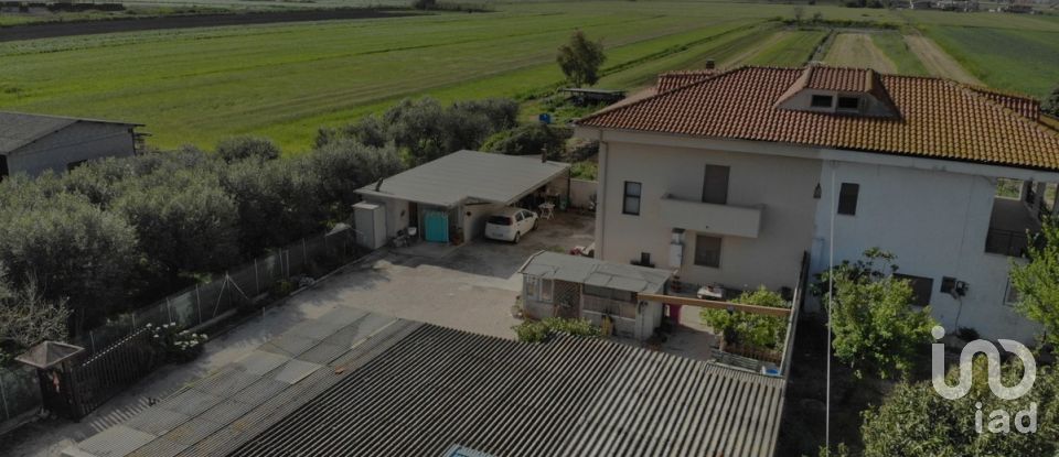 Country house 8 rooms of 158 m² in Pontinia (04014)