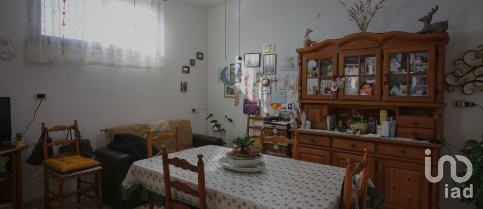 Rustico 8 locali di 158 m² in Pontinia (04014)