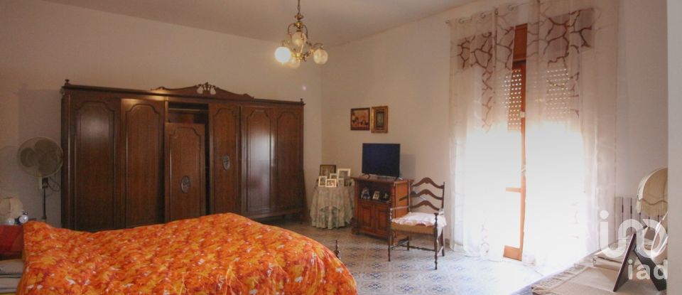 Rustico 8 locali di 158 m² in Pontinia (04014)