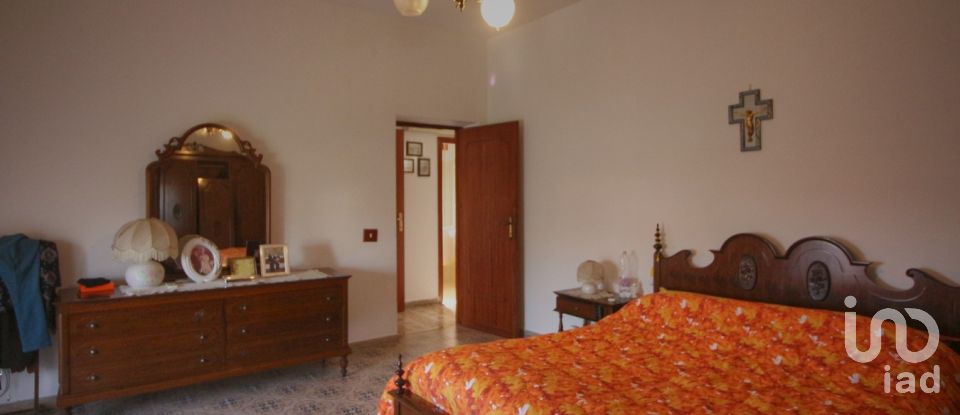 Rustico 8 locali di 158 m² in Pontinia (04014)