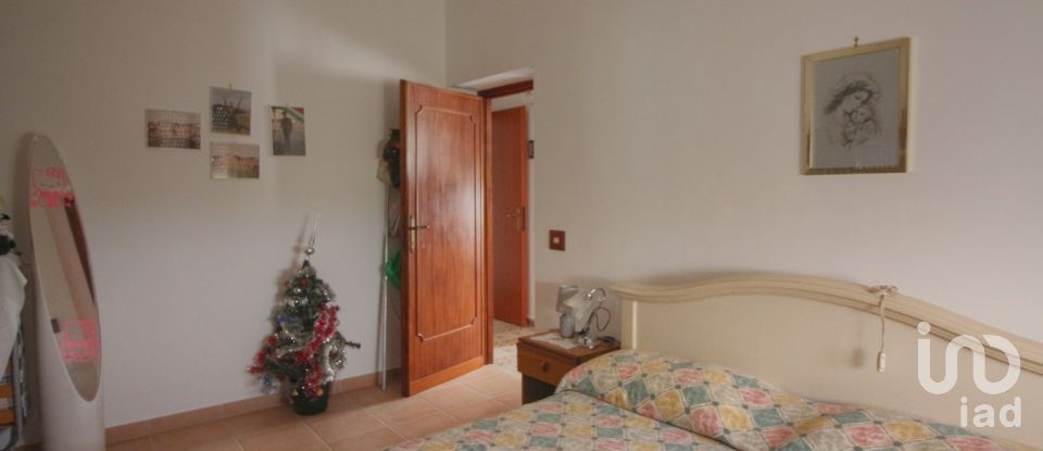 Rustico 8 locali di 158 m² in Pontinia (04014)