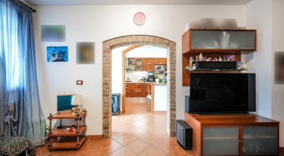Casa indipendente 8 locali di 230 m² in Berra (44033)