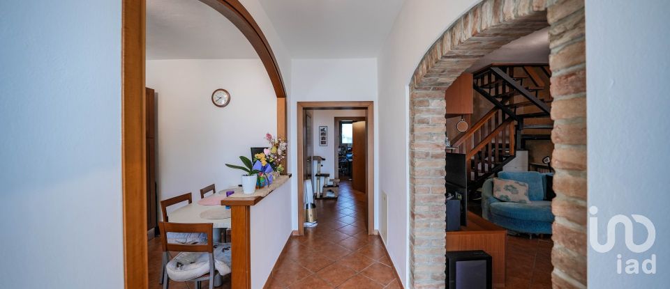 Casa indipendente 8 locali di 230 m² in Berra (44033)