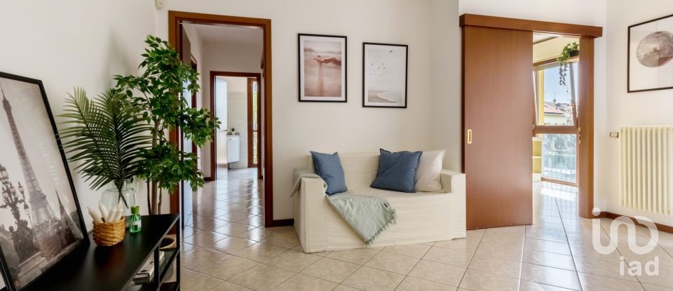 Loft 3 rooms of 84 m² in Mariano Comense (22066)