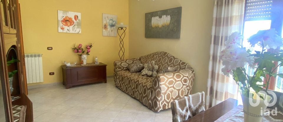 Three-room apartment of 76 m² in Casoria (80026)