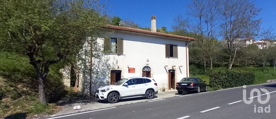 Village house 5 rooms of 100 m² in Civitella del Tronto (64010)