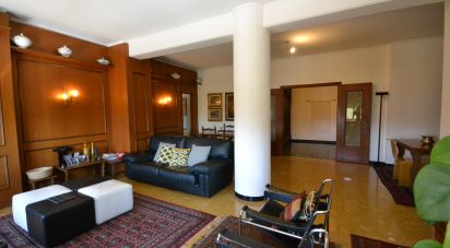 Apartment 6 rooms of 175 m² in Genova (16151)