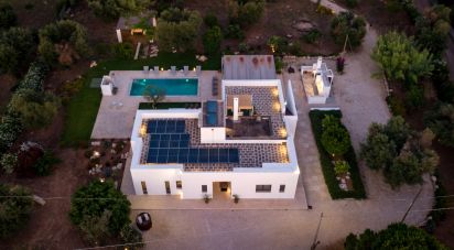 Casale 10 locali di 250 m² in Carovigno (72012)