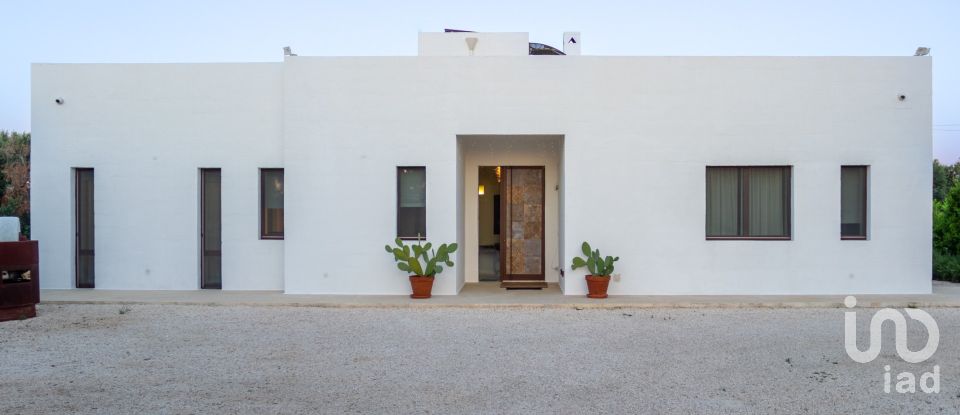 Farm 10 rooms of 250 m² in Carovigno (72012)