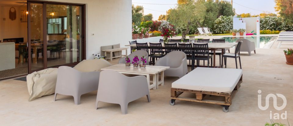 Farm 10 rooms of 250 m² in Carovigno (72012)