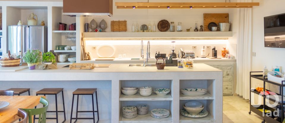 Farm 10 rooms of 250 m² in Carovigno (72012)