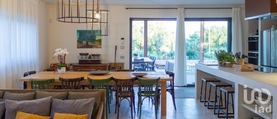 Farm 10 rooms of 250 m² in Carovigno (72012)