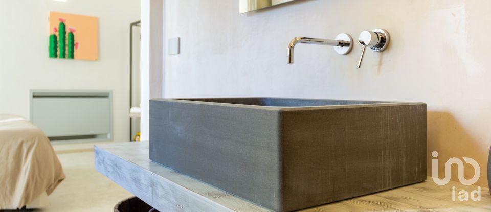 Farm 10 rooms of 250 m² in Carovigno (72012)