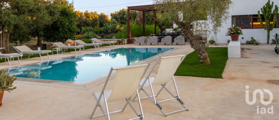 Farm 10 rooms of 250 m² in Carovigno (72012)