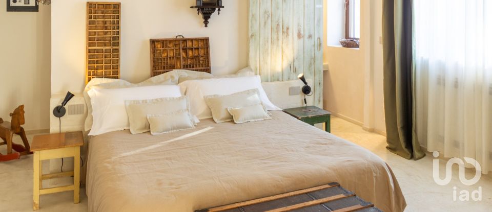 Farm 10 rooms of 250 m² in Carovigno (72012)