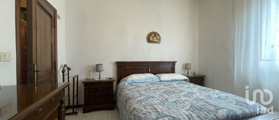 House 13 rooms of 268 m² in Arezzo (52100)