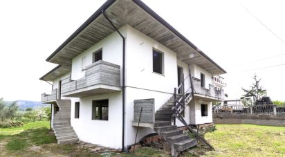 Townhouse 14 rooms of 400 m² in Notaresco (64024)