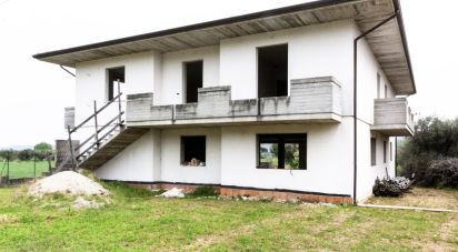 Casa indipendente 14 locali di 400 m² in Notaresco (64024)