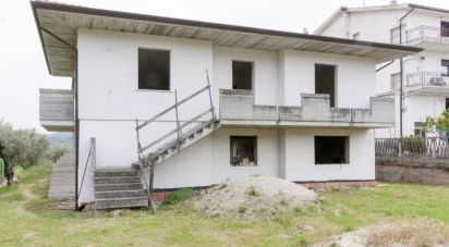 Casa indipendente 14 locali di 400 m² in Notaresco (64024)