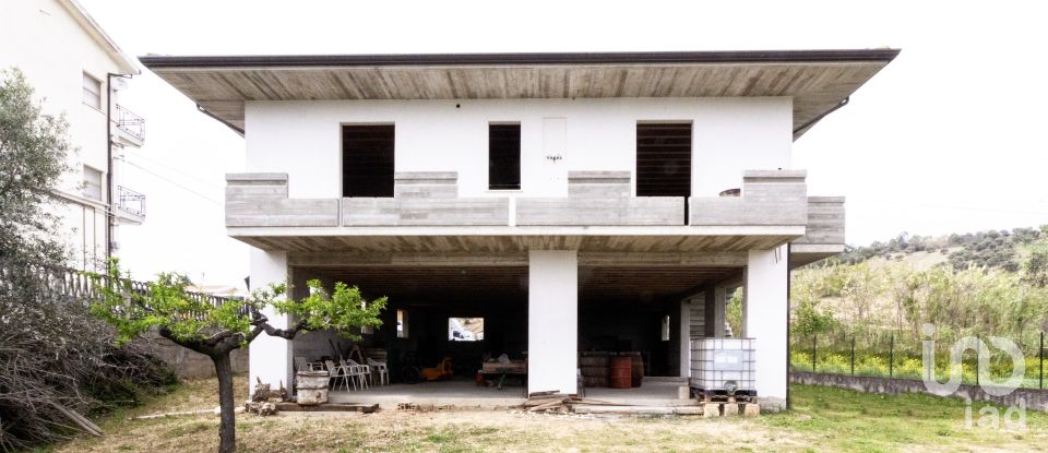 Casa indipendente 14 locali di 400 m² in Notaresco (64024)