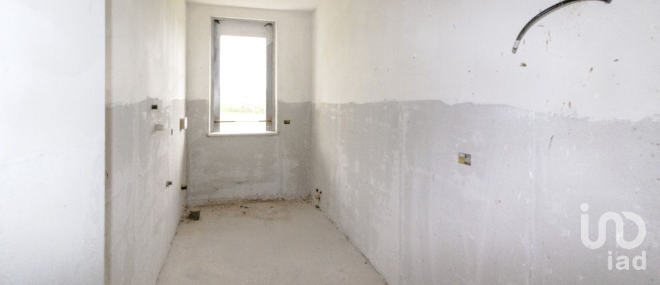 Town house 14 rooms of 400 m² in Notaresco (64024)