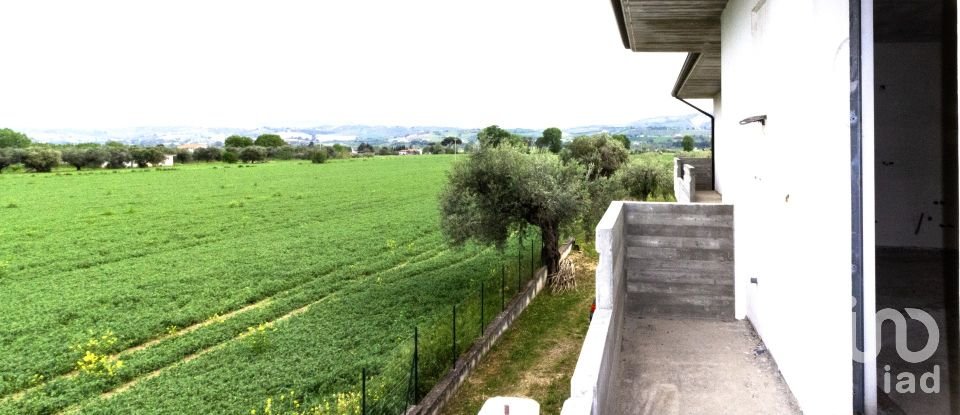 Town house 14 rooms of 400 m² in Notaresco (64024)