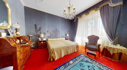 Apartment 5 rooms of 145 m² in Genova (16155)