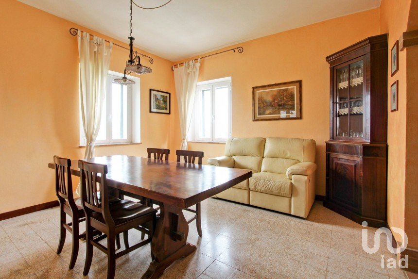 Casa 5 locali di 180 m² in Cingoli (62011)
