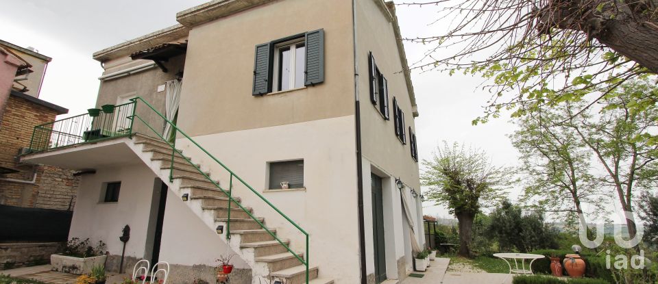 Casa 5 locali di 180 m² in Cingoli (62011)