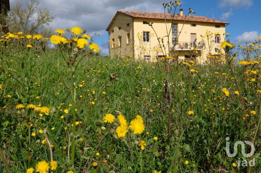 Townhouse 10 rooms of 260 m² in Staffolo (60039)