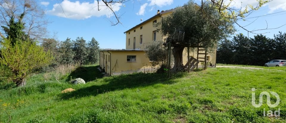 Townhouse 10 rooms of 260 m² in Staffolo (60039)