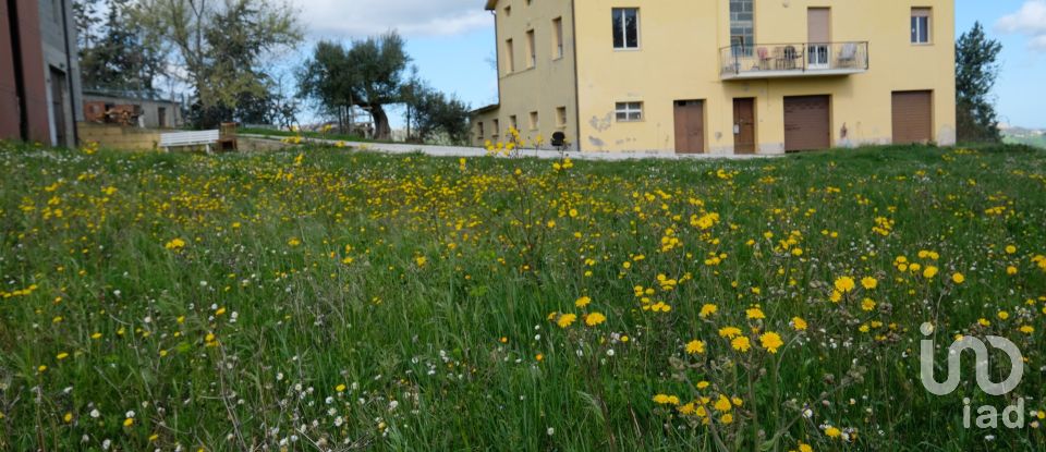 Townhouse 10 rooms of 260 m² in Staffolo (60039)