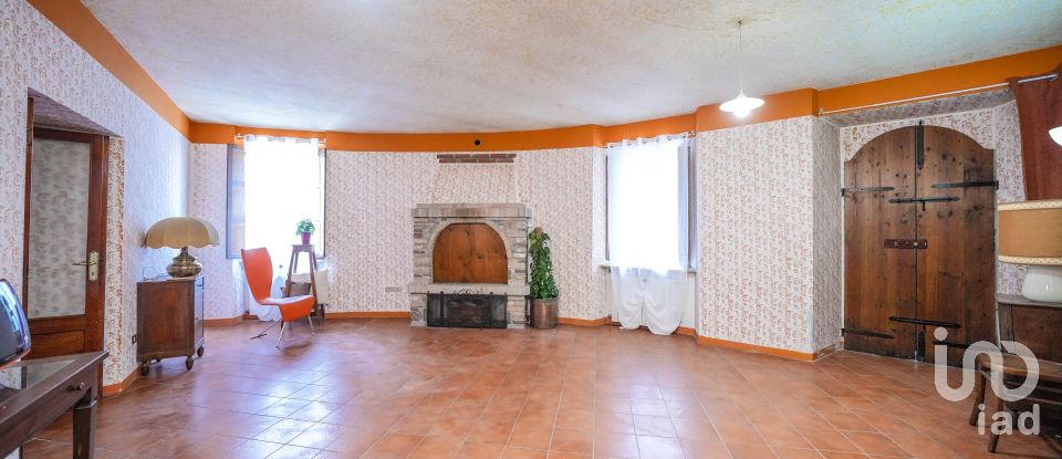 Country house 7 rooms of 176 m² in Solferino (46040)