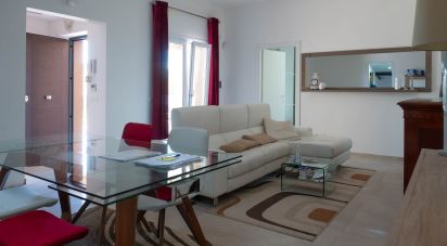 Town house 5 rooms of 175 m² in Aprilia (04011)