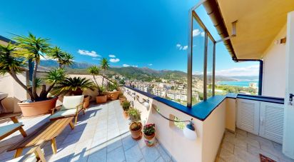 Appartamento 6 locali di 123 m² a Arenzano (16011)