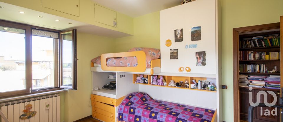 Three-room apartment of 115 m² in Roma (00133)