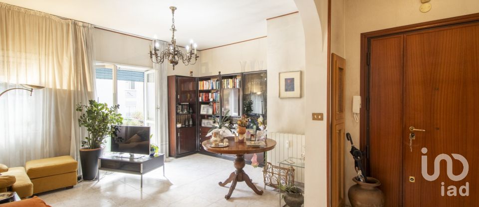 Four-room apartment of 113 m² in Roma (00139)
