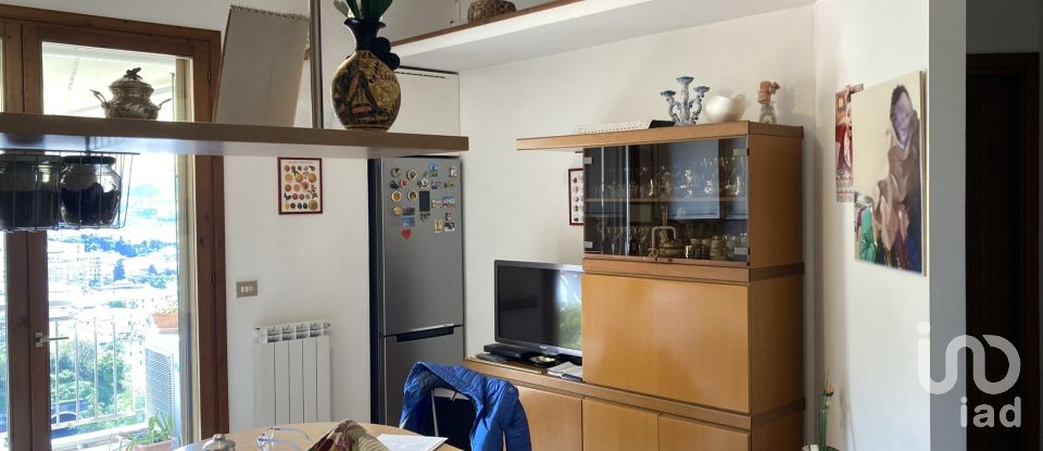 Four-room apartment of 65 m² in Genova (16155)