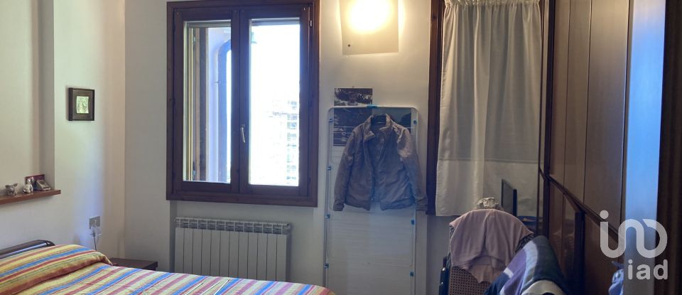 Four-room apartment of 65 m² in Genova (16155)