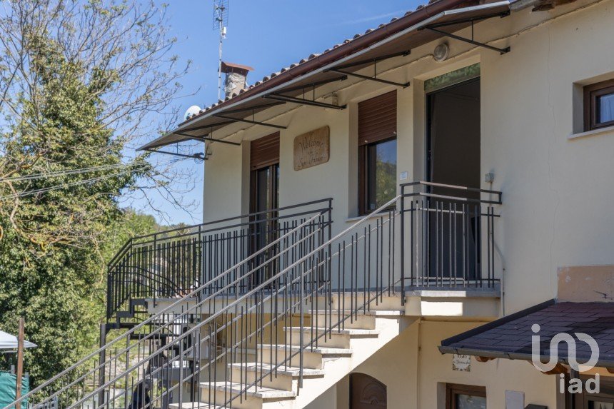 Abitazione 9 locali di 93 m² in Acqualagna (61041)