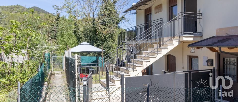 Abitazione 9 locali di 93 m² in Acqualagna (61041)